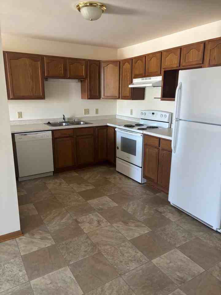 Lewis Townhomes - Photo 5 of 33