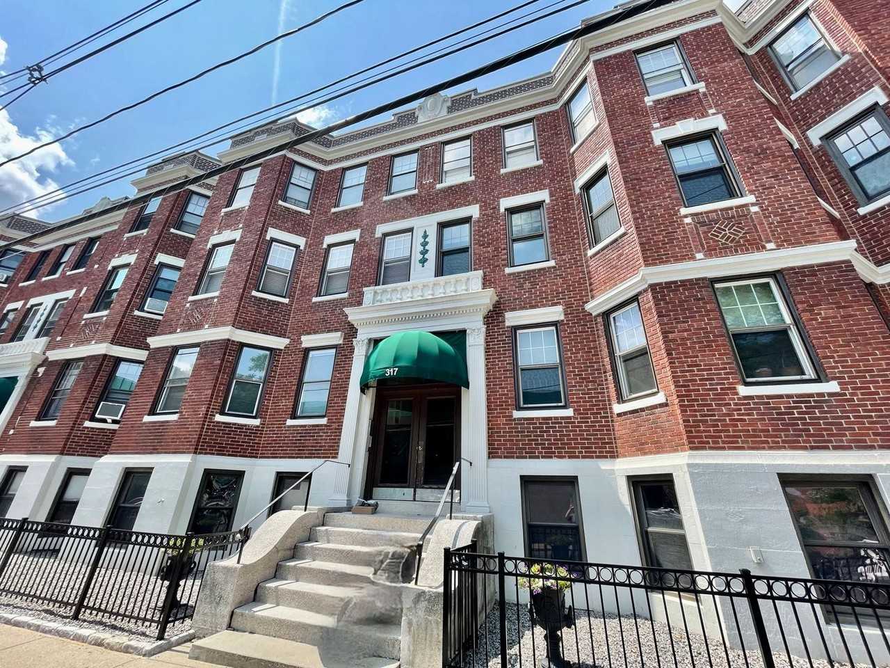 317B Allston St - Photo 4 of 17