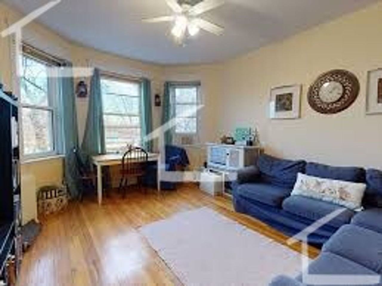 1637B Commonwealth Ave - Photo 3 of 3