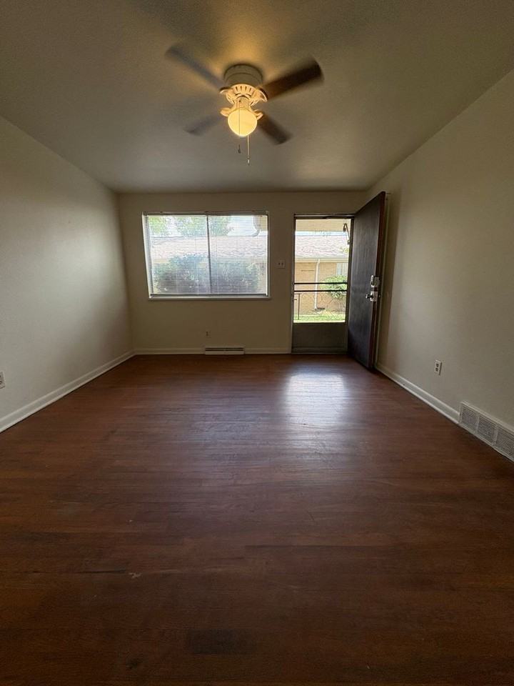 Eight Place Apartments - Photo 3 of 13