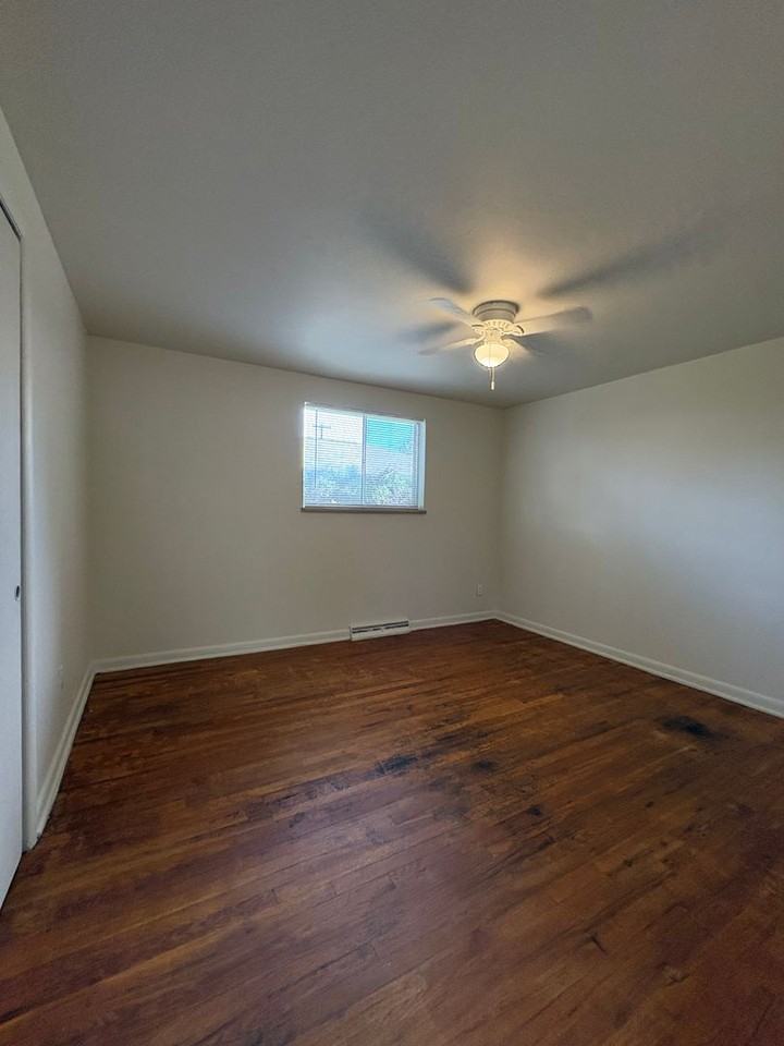 Eight Place Apartments - Photo 6 of 13