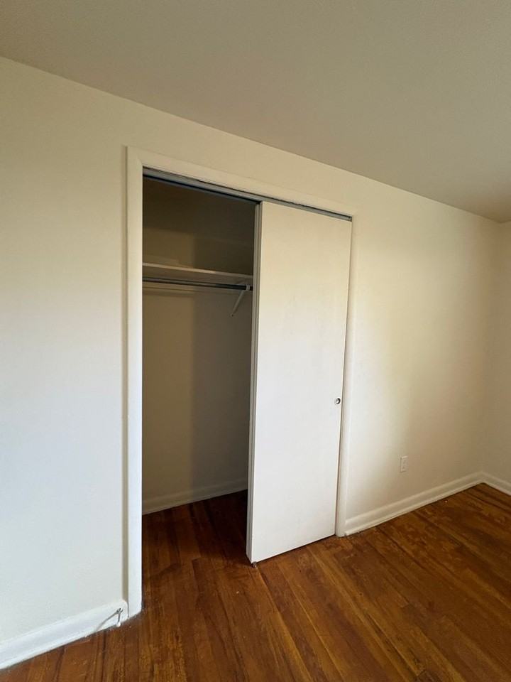 Eight Place Apartments - Photo 7 of 13