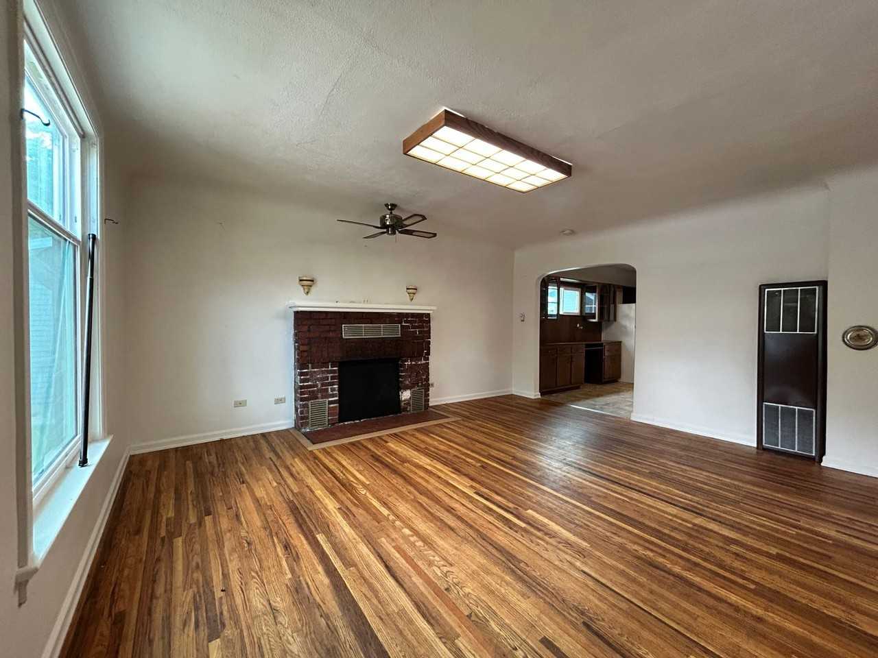 417 N 3rd St - Photo 4 of 28