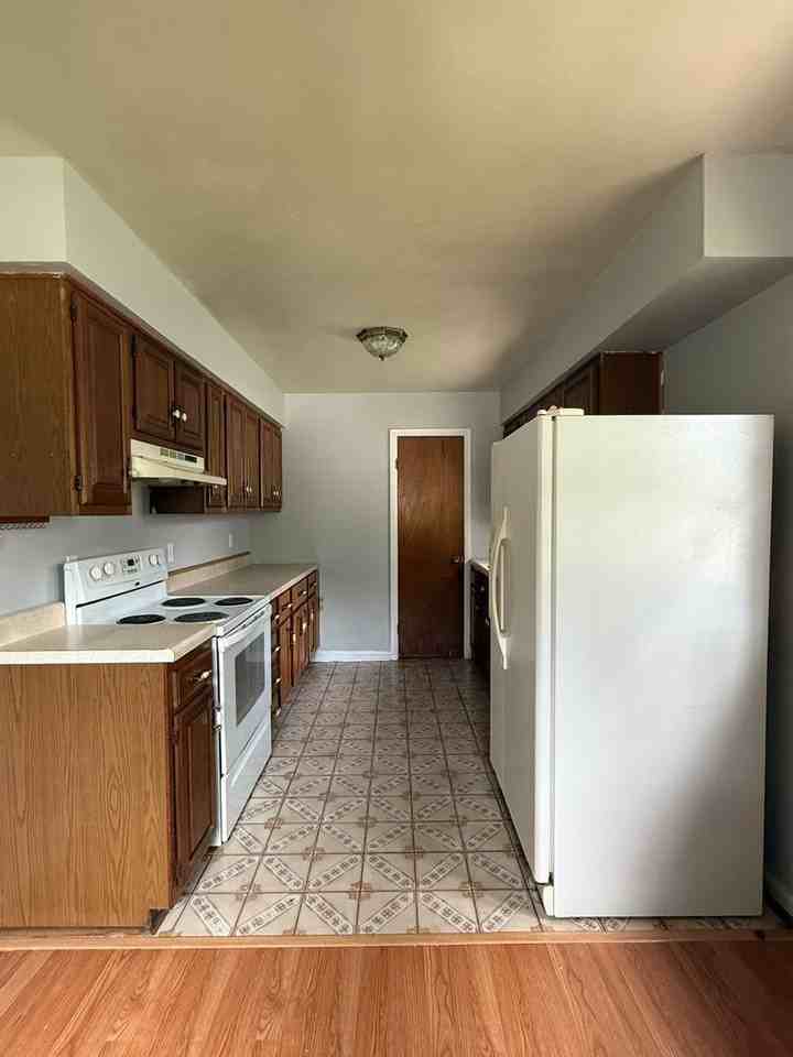 3702 Hoyt Ave - Photo 3 of 17