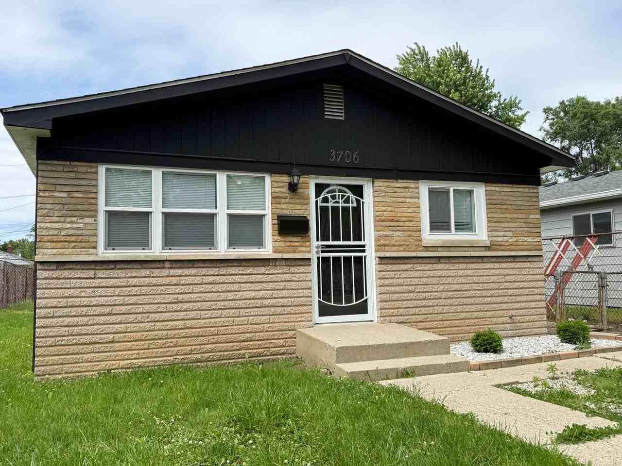 3706 Hoyt Ave - Photo 2 of 18