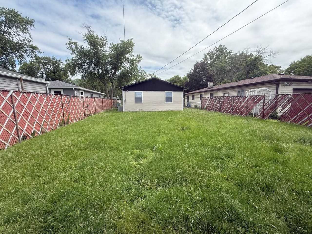 3706 Hoyt Ave - Photo 4 of 18