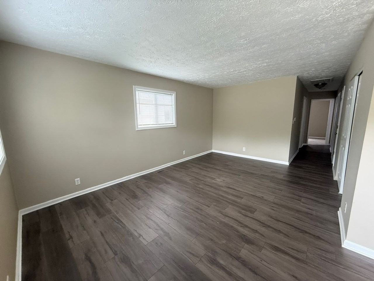 3706 Hoyt Ave - Photo 5 of 18
