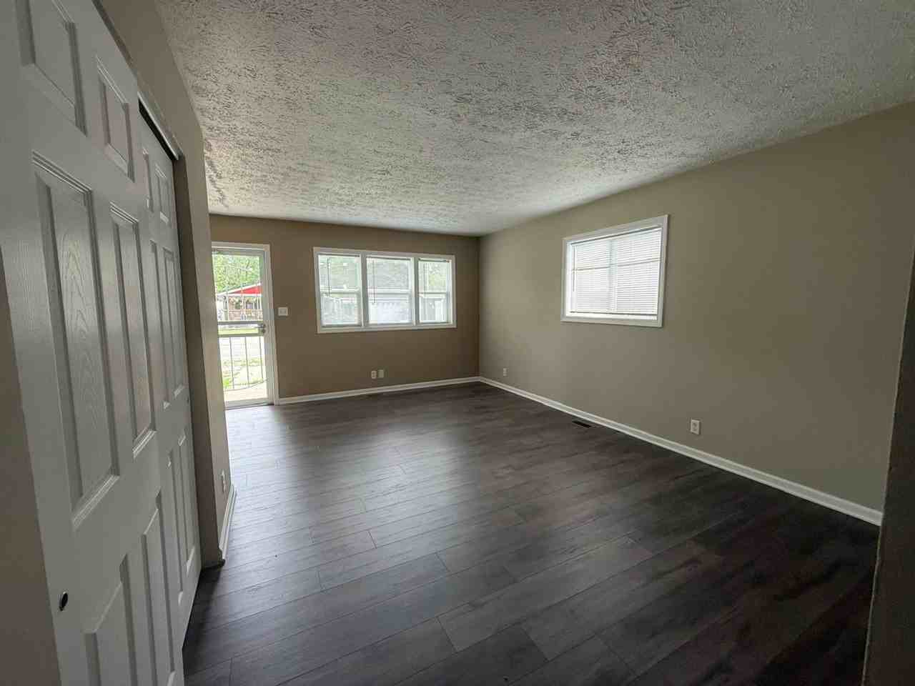 3706 Hoyt Ave - Photo 6 of 18