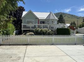 featured image of 528 E Wapato Ave