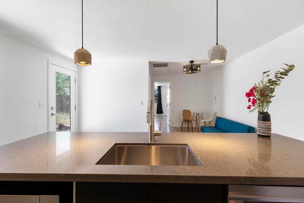 934 W Parkway Blvd - Photo 7 of 24