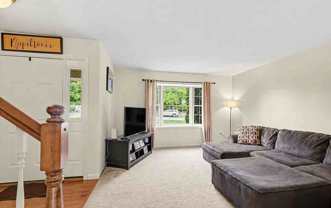 1212 Overlook Rd - Photo 4 of 20