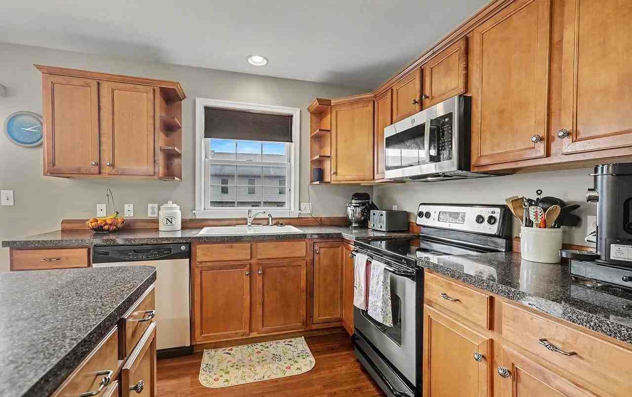 1212 Overlook Rd - Photo 7 of 20
