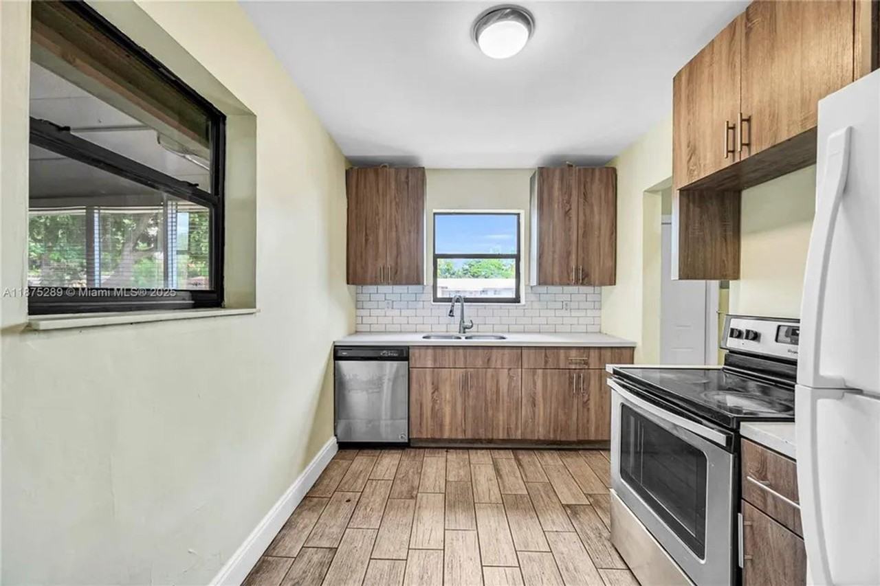 17130 Ne 7th Ave - Photo 4 of 16