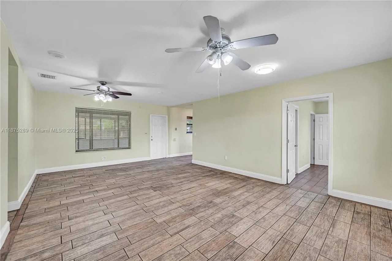 17130 Ne 7th Ave - Photo 7 of 16