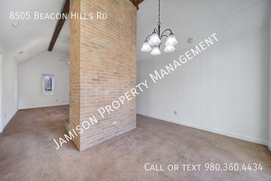 8505 Beacon Hills Rd - Photo 7 of 27