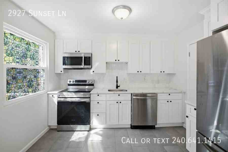 2927 Sunset Ln - Photo 3 of 24
