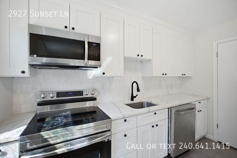 2927 Sunset Ln - Photo 4 of 24