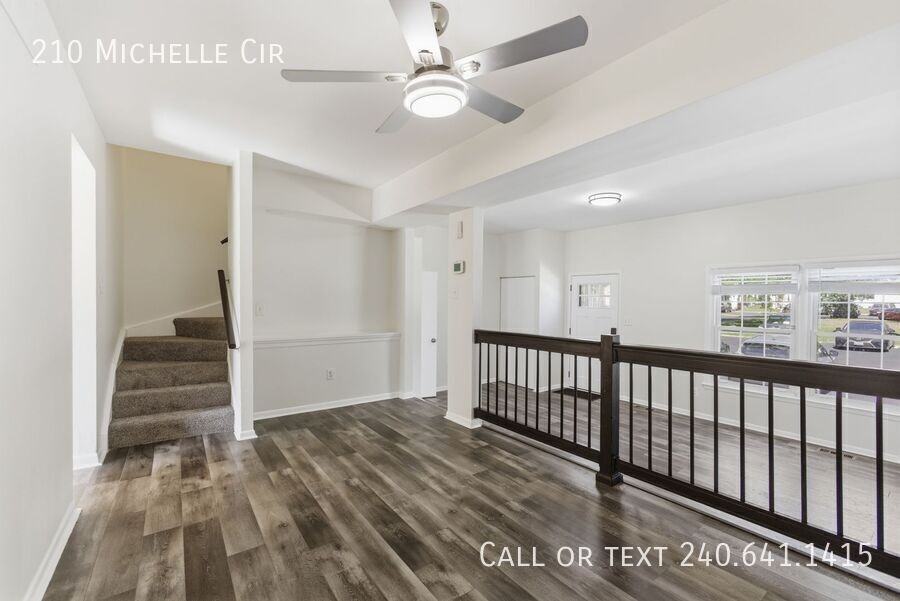210 Michele Cir - Photo 4 of 25