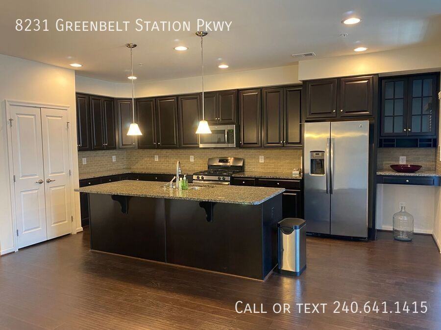 8231 Greenbelt Station Pkwy - Photo 6 of 21