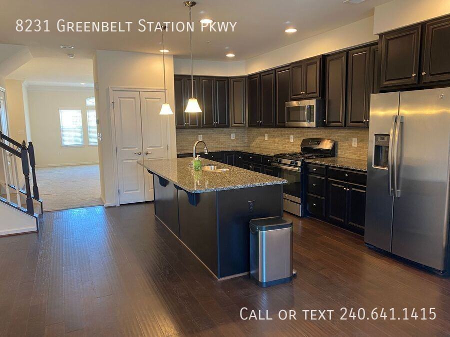 8231 Greenbelt Station Pkwy - Photo 7 of 21