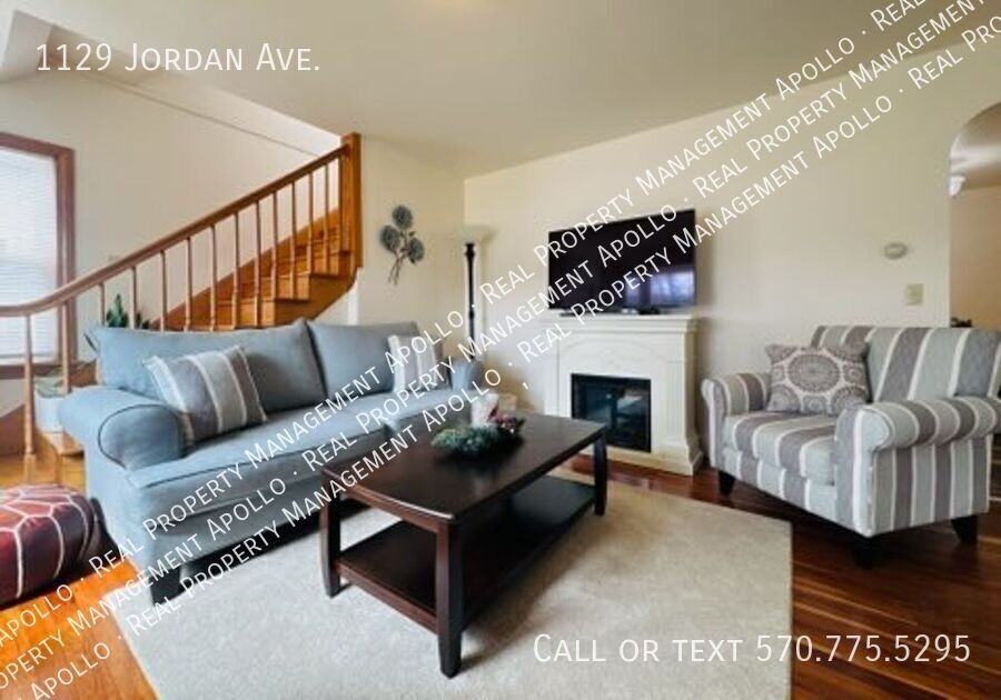 1129 Jordan Ave - Photo 3 of 15