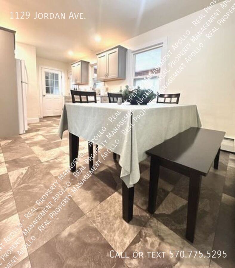 1129 Jordan Ave - Photo 7 of 15