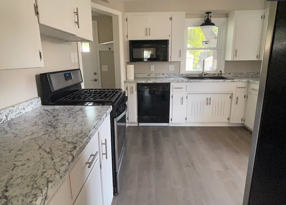 6015 Newton Ave S - Photo 5 of 18