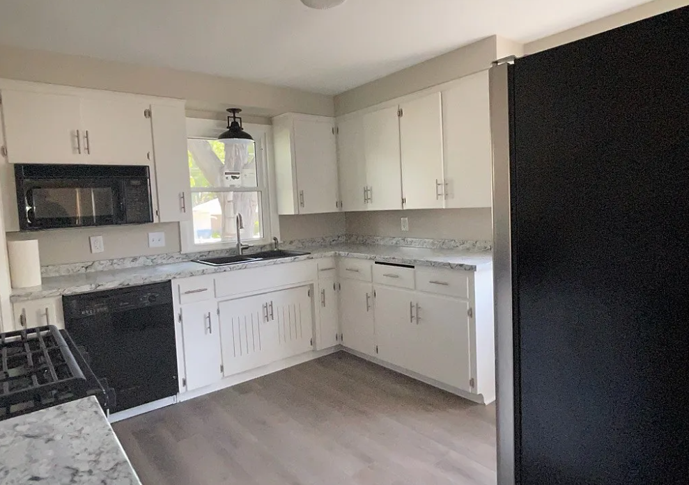 6015 Newton Ave S - Photo 6 of 18