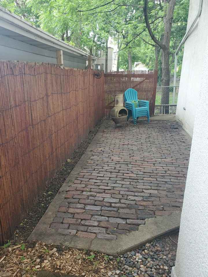 1211 23rd Ave Ne #1 - Photo 4 of 26