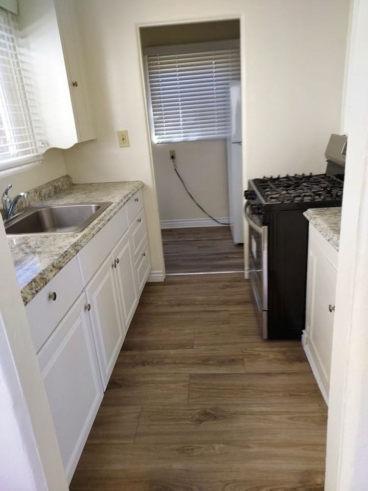 2562 Broadway - Photo 7 of 10