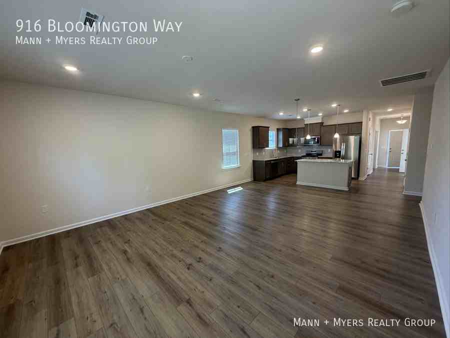 916 Bloomington Way - Photo 3 of 14