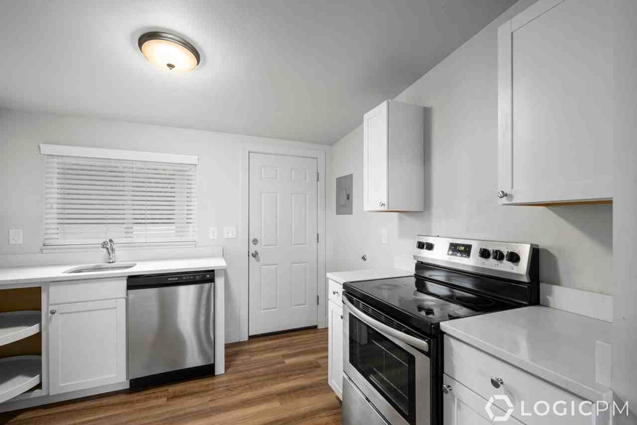 4218 S 4800 W - Photo 7 of 18