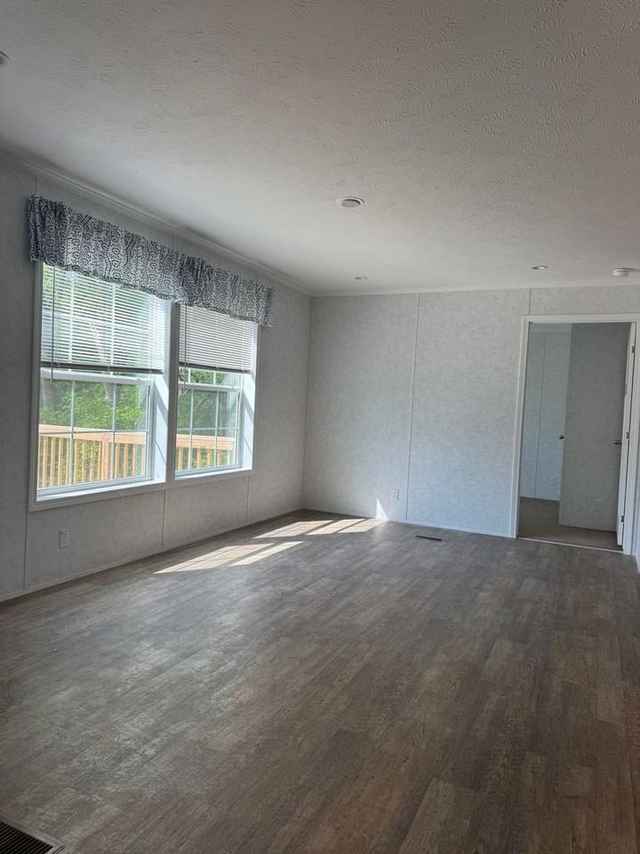 465 Royal Manor Rd #8 - Photo 5 of 13