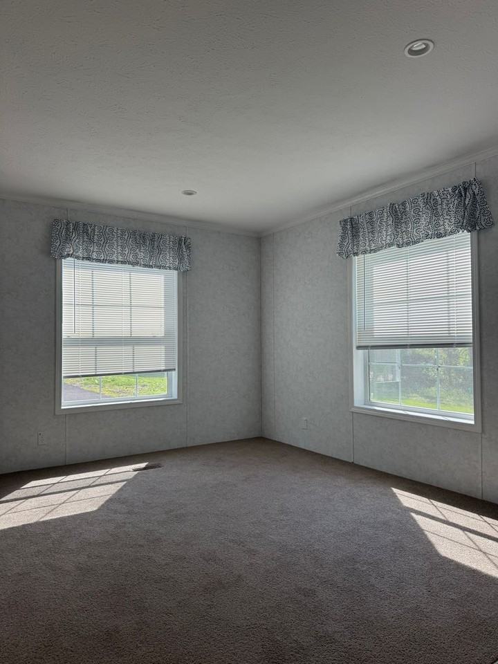 465 Royal Manor Rd #8 - Photo 6 of 13