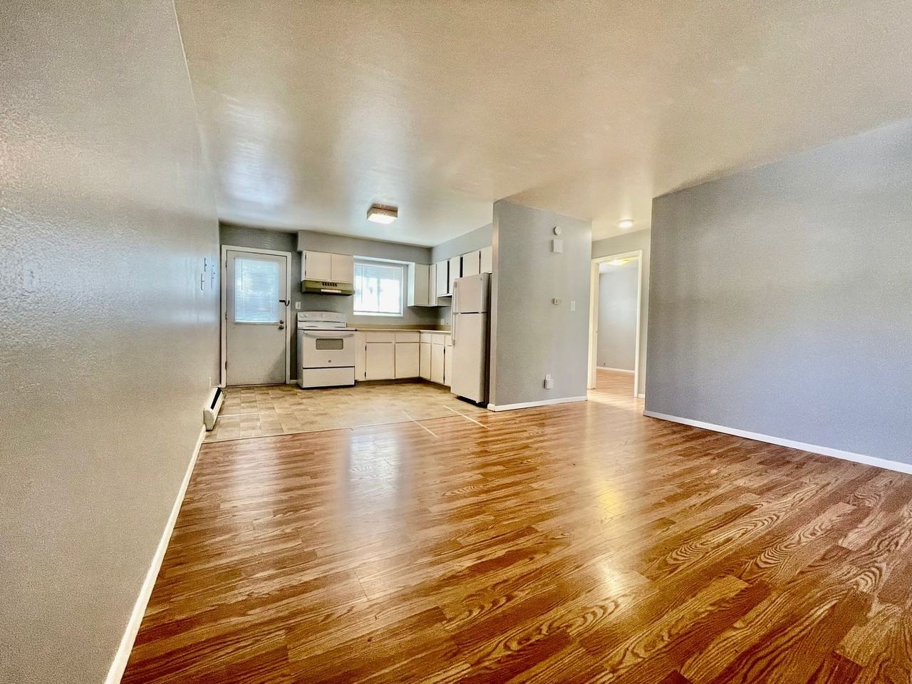 1035 Magnolia St - Photo 2 of 10