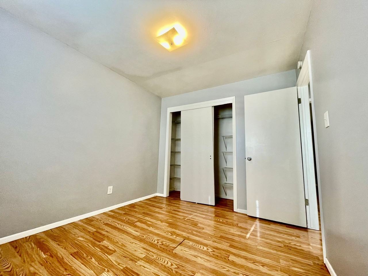 1035 Magnolia St - Photo 6 of 10