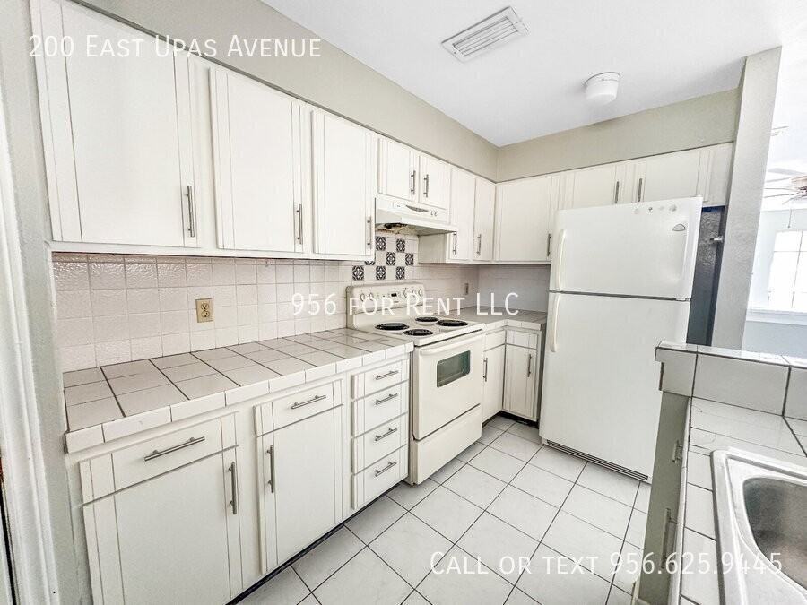 200 E Upas Ave - Photo 2 of 14