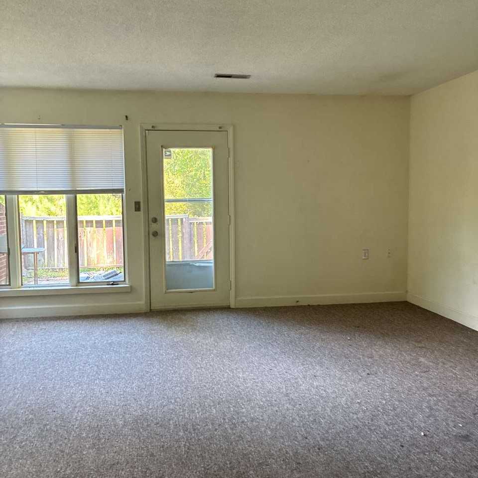 200 Santree Dr #E14 - Photo 4 of 5