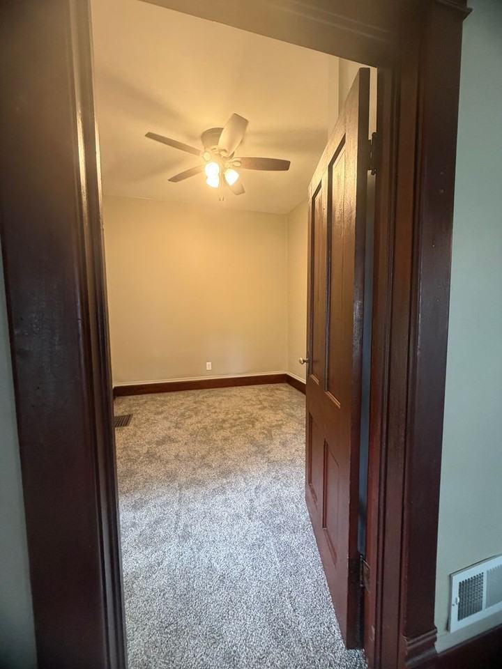 807 N St - Photo 2 of 10