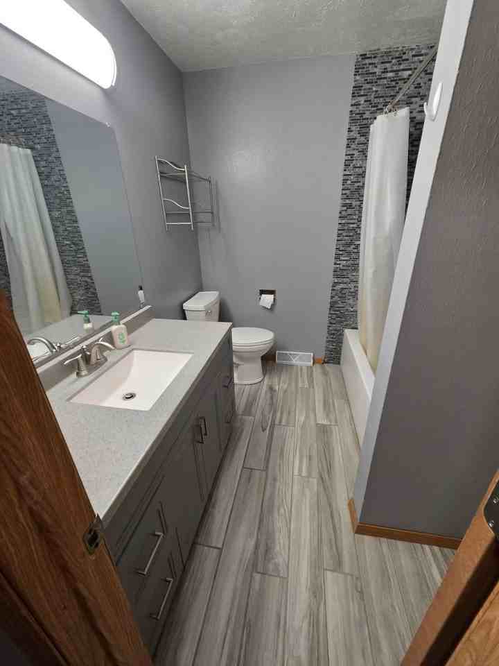 501 Adare Rd - Photo 6 of 18