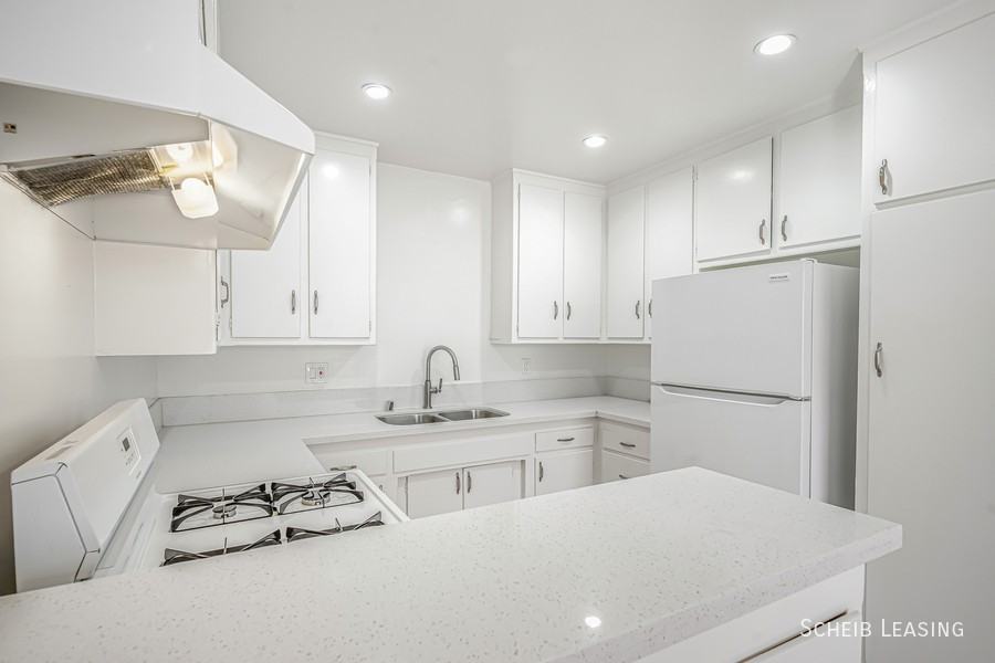 220 N Crescent Dr #6 - Photo 3 of 15