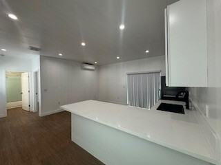 234 E. 51st St. - Photo 4 of 22