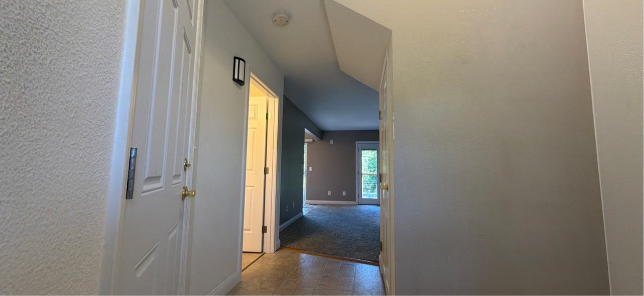 1060 Se Miller Ave #1 - Photo 2 of 22