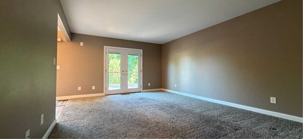 1060 Se Miller Ave #1 - Photo 3 of 22