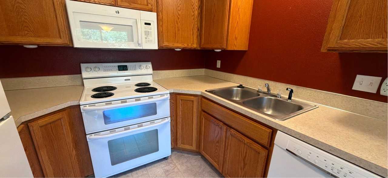 1060 Se Miller Ave #1 - Photo 6 of 22
