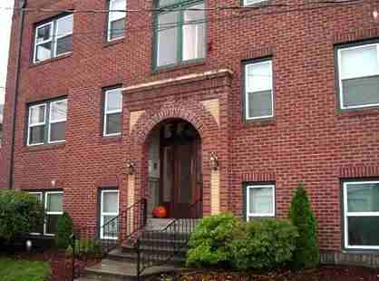 LINCOLN APARTMENTS - Photo 7 of 24