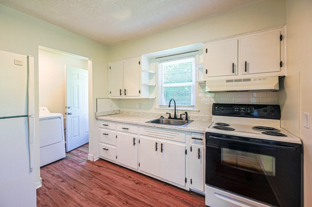 1909 Taylor Avenue - Photo 5 of 28