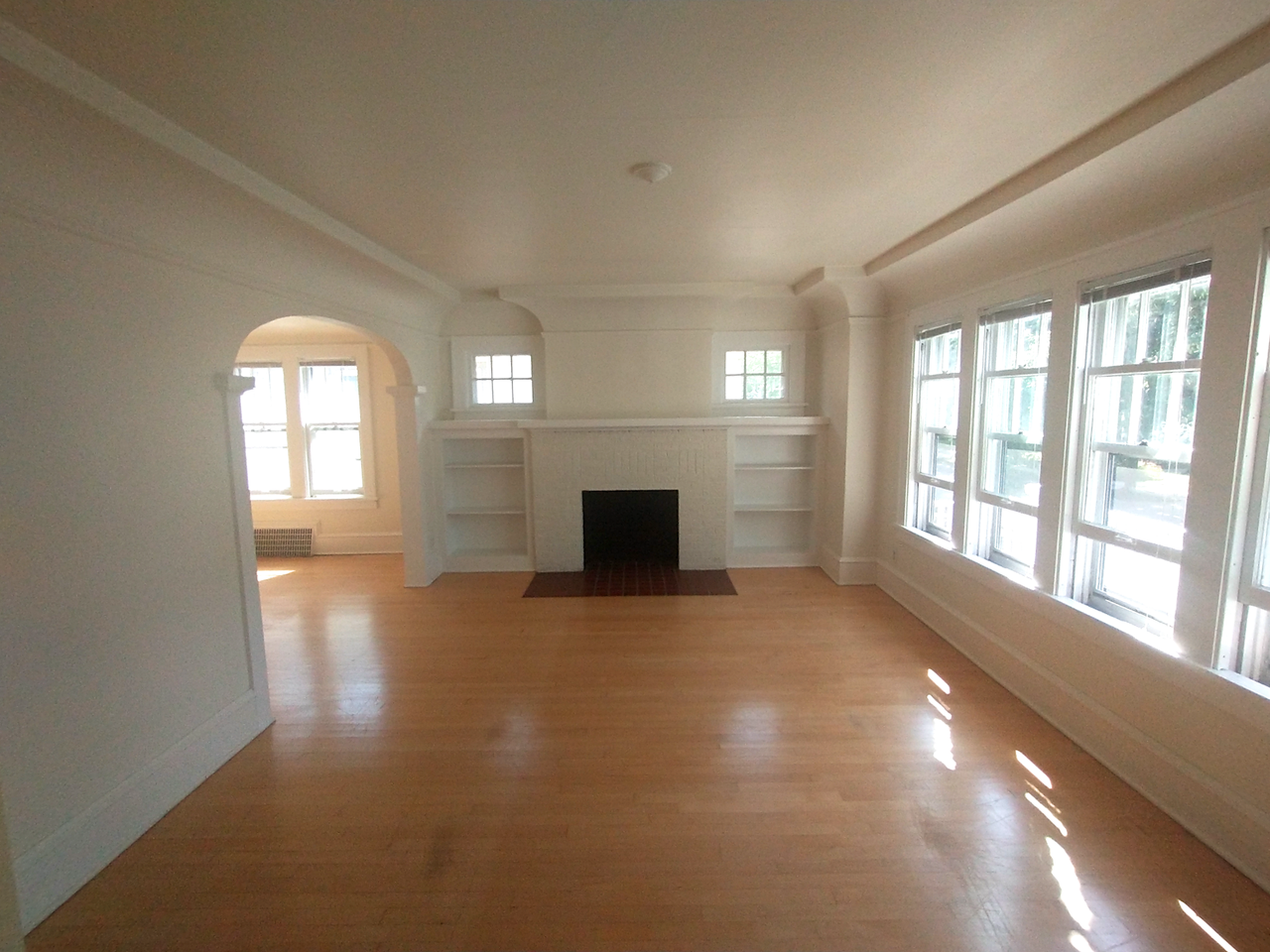 1900 East Jarvis Street, Unit Upper - Photo 2 of 12