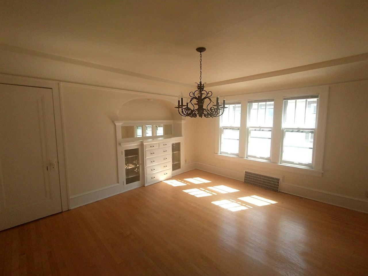 1900 East Jarvis Street, Unit Upper - Photo 7 of 12