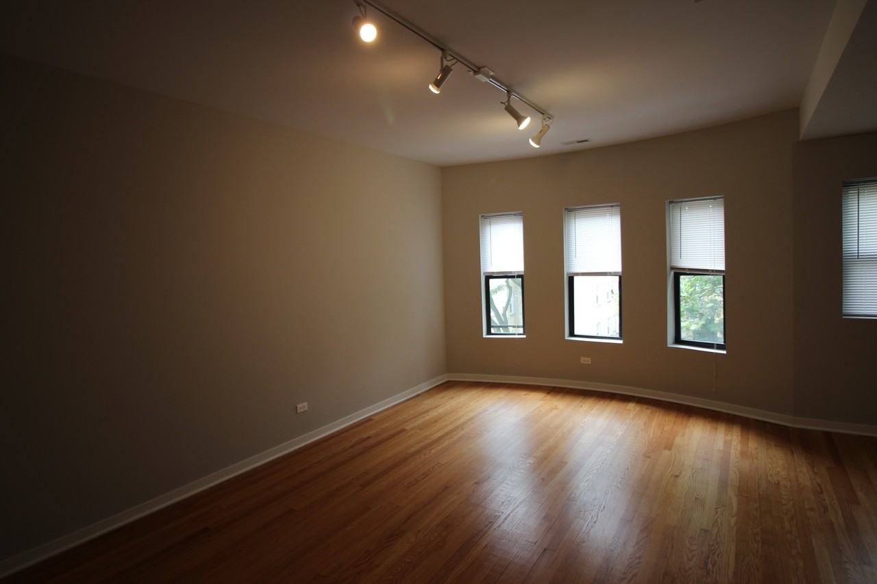 6449 N Claremont Ave #3 - Photo 3 of 12